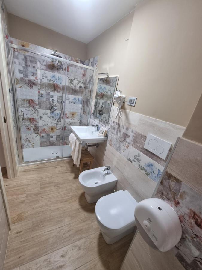 קאסקיה Lucyben Guesthouse מראה חיצוני תמונה